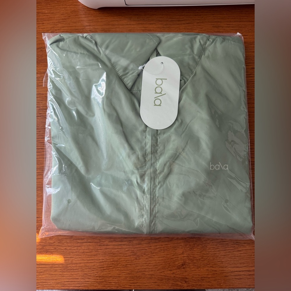NWT Women's Bala Green Windbreaker SM/M